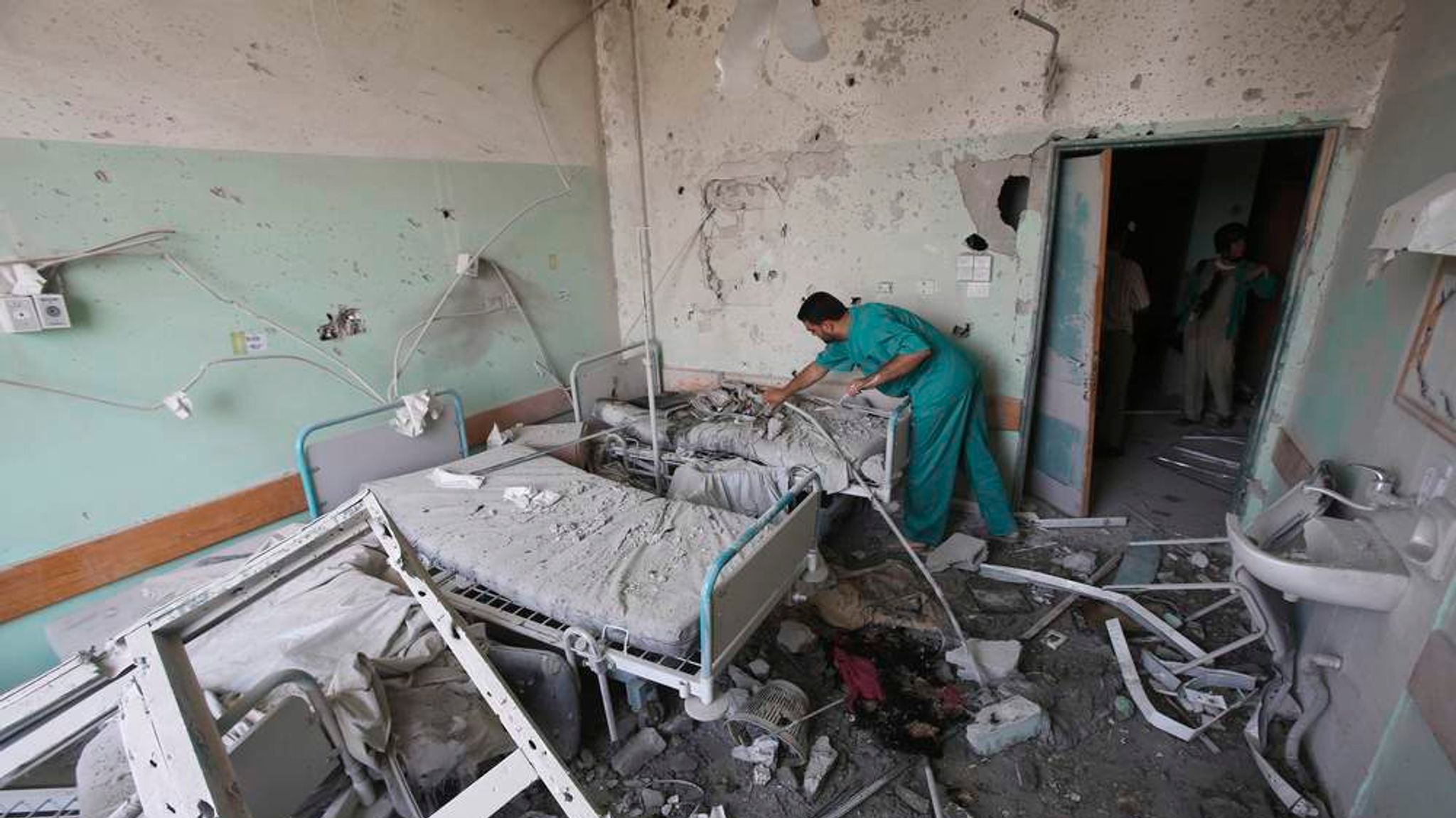 Medical emergency and overwhelmed hospitals in Gaza